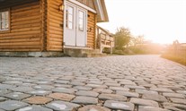 Белый налёт на тротуарной плитке: как избавиться от высолов