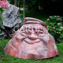 Крышка канализацонного люка камень