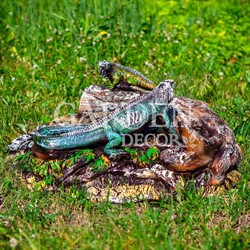 Крышка люка Игуана на бревне F07422